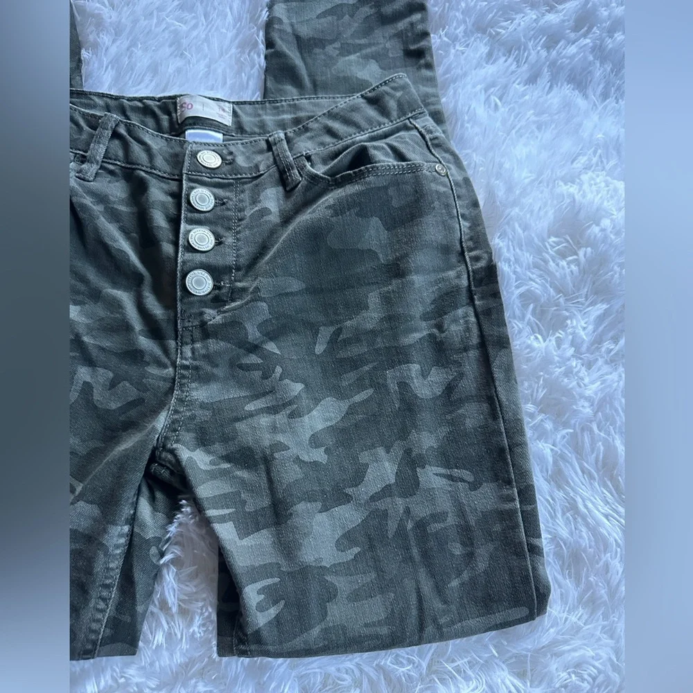 SO Girls Jeans Camo distressed holes Skinny Jeans Size 14 Green Denim like new